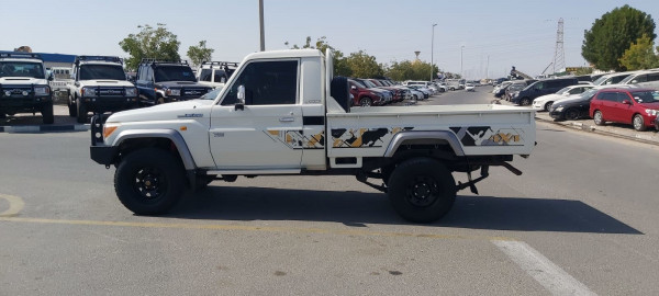 Toyota Land Cruiser Pickup 2011  White RHD Diesel MT Pickup 4WD view 5