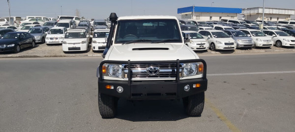 Toyota Land Cruiser Pickup 2011  White RHD Diesel MT Pickup 4WD view 7