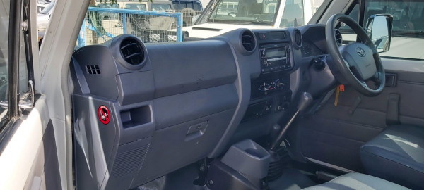 Toyota Land Cruiser Pickup 2011  White RHD Diesel MT Pickup 4WD view 10