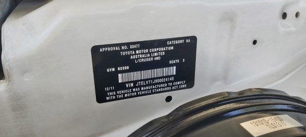 Toyota Land Cruiser Pickup 2011  White RHD Diesel MT Pickup 4WD view 11
