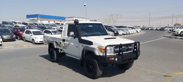 Toyota Land Cruiser Pickup 2011  White RHD Diesel MT Pickup 4WD view 13