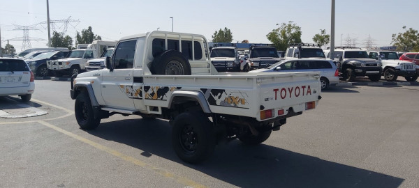 Toyota Land Cruiser Pickup 2011  White RHD Diesel MT Pickup 4WD view 14