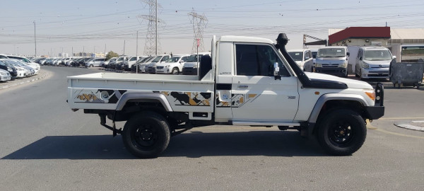 Toyota Land Cruiser Pickup 2011  White RHD Diesel MT Pickup 4WD view 15