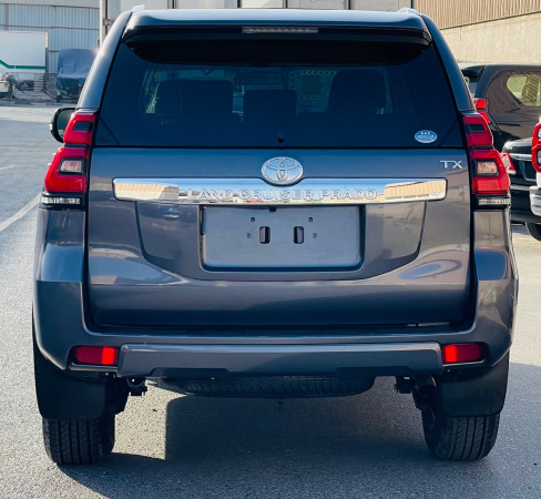 Toyota Prado 2015/ Grey RHD Petrol AT SUV 4WD view 7