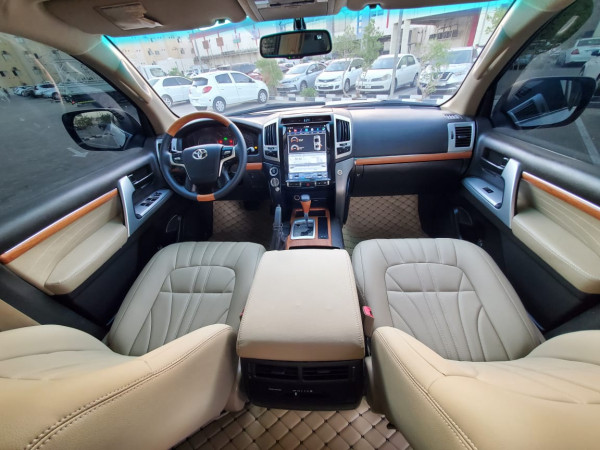 Toyota Land Cruiser 2008  White LHD Petrol AT SUV 4WD view 7