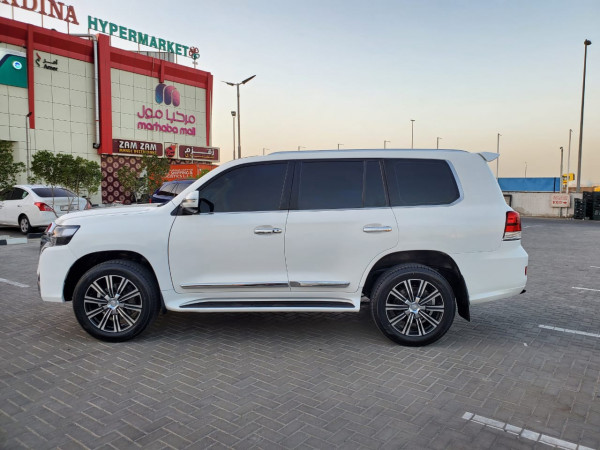 Toyota Land Cruiser 2008  White LHD Petrol AT SUV 4WD view 9