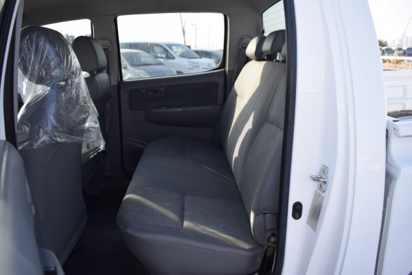 Toyota Hilux 2014  White RHD Diesel MT Pickup 4WD view 4