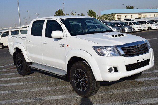 Toyota Hilux 2014  White RHD Diesel MT Pickup 4WD view 6