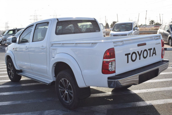 Toyota Hilux 2014  White RHD Diesel MT Pickup 4WD view 11