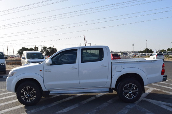 Toyota Hilux 2014  White RHD Diesel MT Pickup 4WD view 12