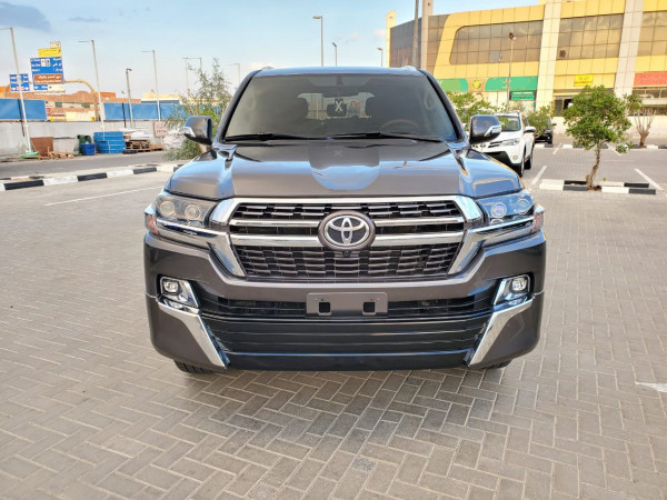 Toyota Land Cruiser 2014/ Grey LHD Petrol AT SUV 4WD view 3