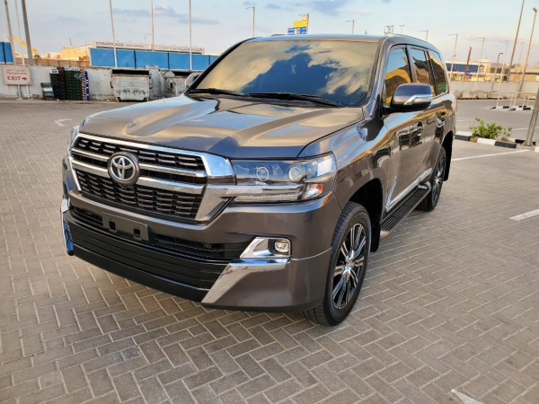 Toyota Land Cruiser 2014/ Grey LHD Petrol AT SUV 4WD view 4