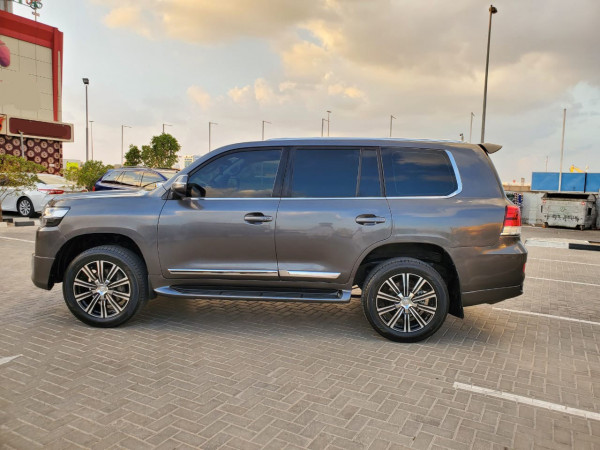 Toyota Land Cruiser 2014/ Grey LHD Petrol AT SUV 4WD view 6