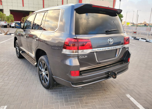 Toyota Land Cruiser 2014/ Grey LHD Petrol AT SUV 4WD view 8