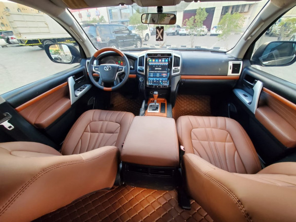 Toyota Land Cruiser 2014/ Grey LHD Petrol AT SUV 4WD view 10