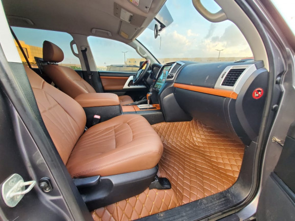 Toyota Land Cruiser 2014/ Grey LHD Petrol AT SUV 4WD view 11