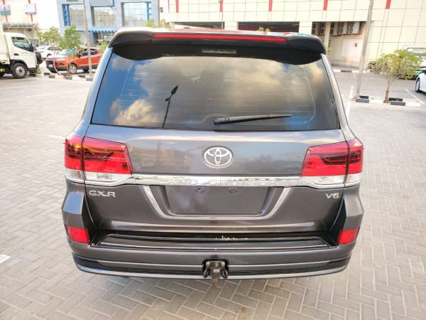 Toyota Land Cruiser 2014/ Grey LHD Petrol AT SUV 4WD view 12