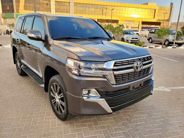 Toyota Land Cruiser 2014/ Grey LHD Petrol AT SUV 4WD view 13