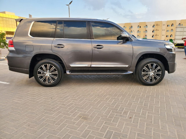 Toyota Land Cruiser 2014/ Grey LHD Petrol AT SUV 4WD view 14
