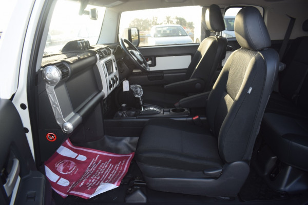 Toyota FJ Cruiser 2015/ White RHD Petrol AT SUV 4WD view 2