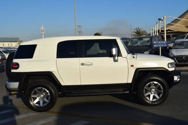 Toyota FJ Cruiser 2015/ White RHD Petrol AT SUV 4WD view 6
