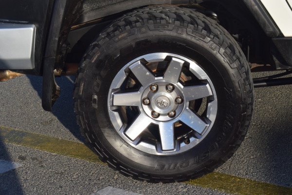 Toyota FJ Cruiser 2015/ White RHD Petrol AT SUV 4WD view 7