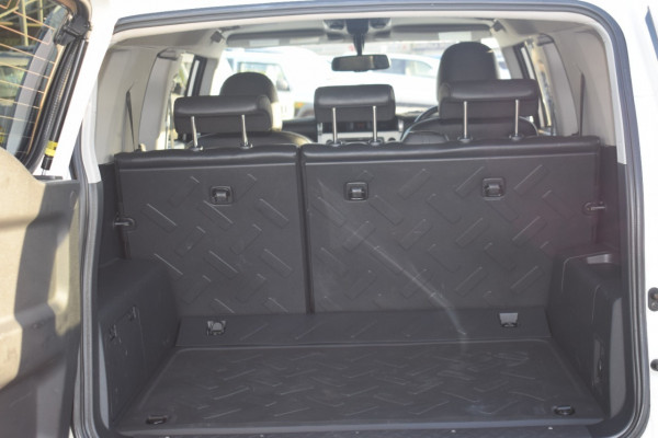 Toyota FJ Cruiser 2015/ White RHD Petrol AT SUV 4WD view 8