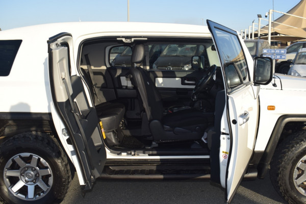 Toyota FJ Cruiser 2015/ White RHD Petrol AT SUV 4WD view 11