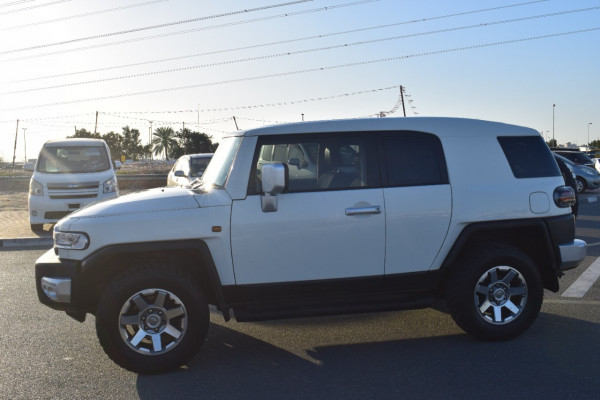 Toyota FJ Cruiser 2015/ White RHD Petrol AT SUV 4WD view 12