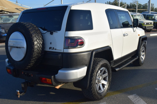 Toyota FJ Cruiser 2015/ White RHD Petrol AT SUV 4WD view 19