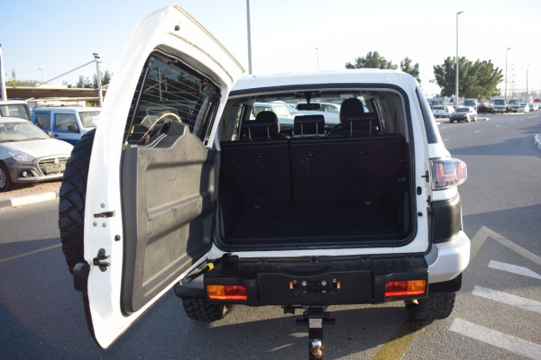 Toyota FJ Cruiser 2015/ White RHD Petrol AT SUV 4WD view 20