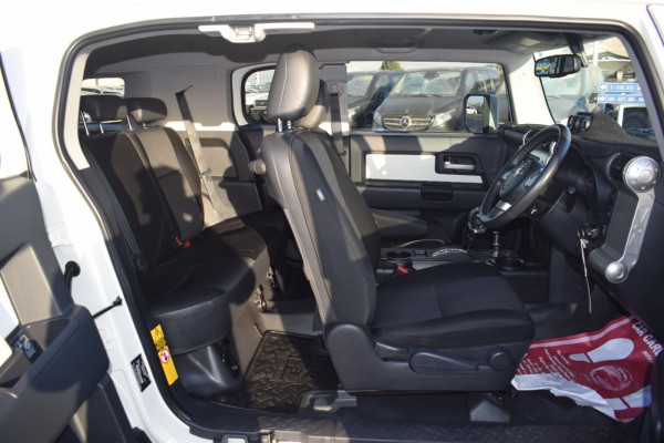 Toyota FJ Cruiser 2015/ White RHD Petrol AT SUV 4WD view 21