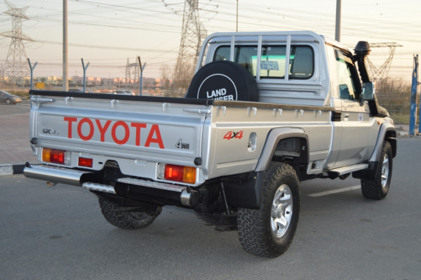 Toyota Land Cruiser 2017  Silver RHD Diesel MT Pickup 4WD view 3