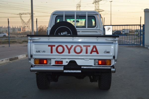 Toyota Land Cruiser 2017  Silver RHD Diesel MT Pickup 4WD view 5