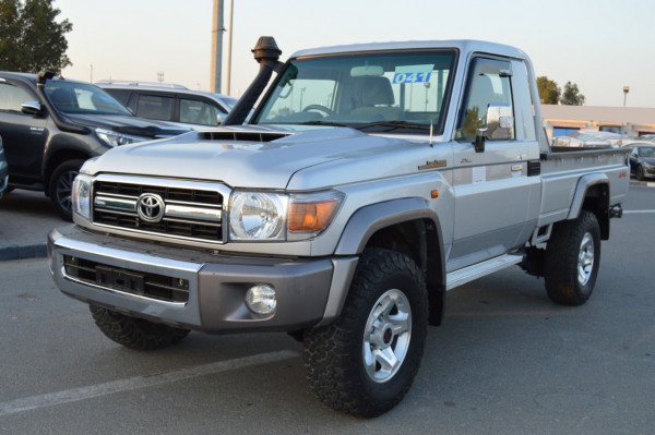 Toyota Land Cruiser 2017  Silver RHD Diesel MT Pickup 4WD view 13
