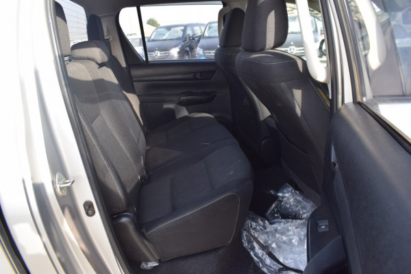 Toyota Hilux 2016  Grey Metallic RHD Diesel AT Pickup 4WD view 8