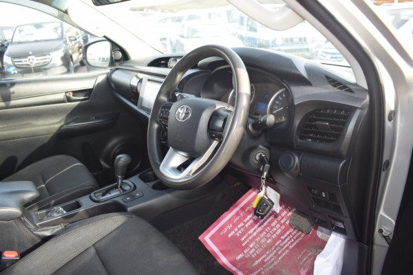 Toyota Hilux 2016  Grey Metallic RHD Diesel AT Pickup 4WD view 10