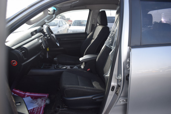 Toyota Hilux 2016  Grey Metallic RHD Diesel AT Pickup 4WD view 15