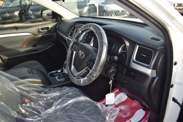 Toyota Kluger 2016  White RHD Petrol AT SUV 2WD view 2