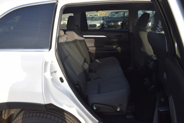Toyota Kluger 2016  White RHD Petrol AT SUV 2WD view 10