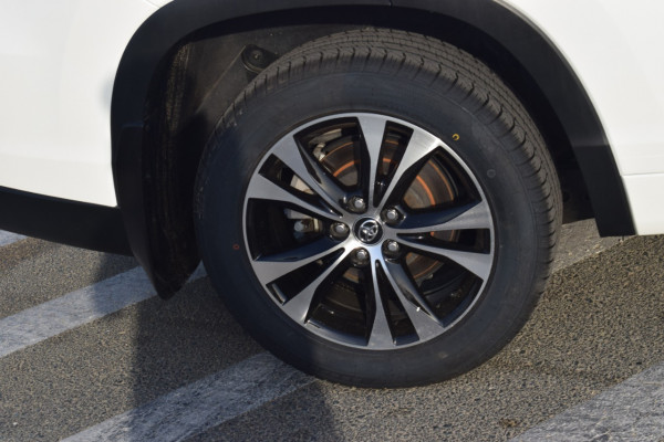 Toyota Kluger 2016  White RHD Petrol AT SUV 2WD view 16