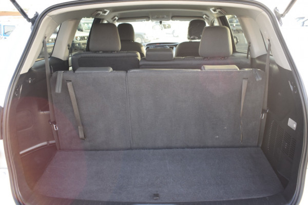 Toyota Kluger 2016  White RHD Petrol AT SUV 2WD view 18