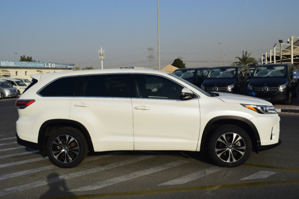 Toyota Kluger 2016  White RHD Petrol AT SUV 2WD view 19