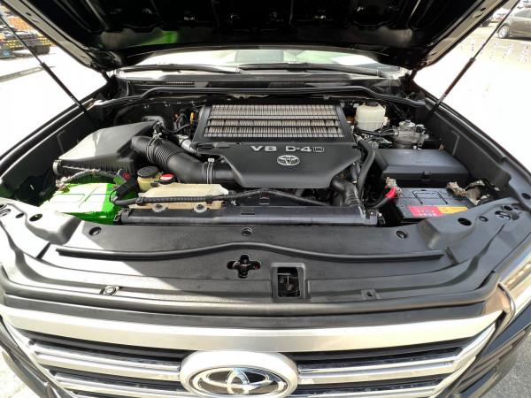 Toyota Land Cruiser 2015  Black LHD Diesel AT SUV 4WD view 2
