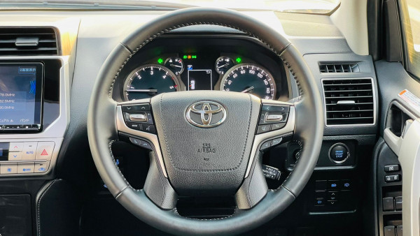 Toyota Prado 2021/ White RHD Diesel AT SUV 4WD view 3