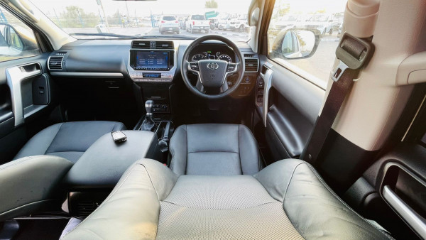 Toyota Prado 2021/ White RHD Diesel AT SUV 4WD view 4