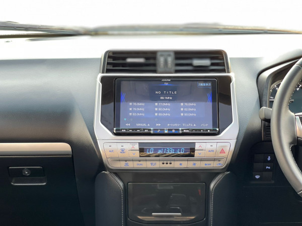 Toyota Prado 2021/ White RHD Diesel AT SUV 4WD view 5