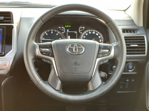 Toyota Prado 2021/ White RHD Diesel AT SUV 4WD view 6