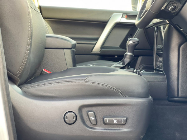 Toyota Prado 2021/ White RHD Diesel AT SUV 4WD view 7