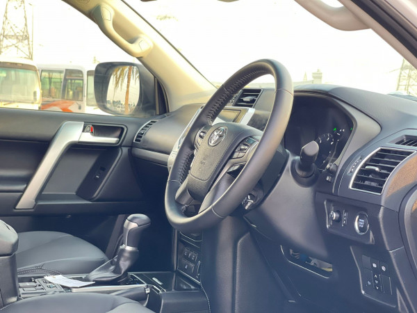 Toyota Prado 2021/ White RHD Diesel AT SUV 4WD view 8